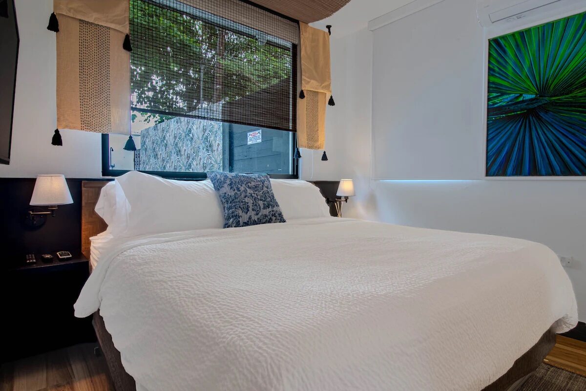 Luxury Room, 1 King Bed, Pool View, Ground Floor - bedroom