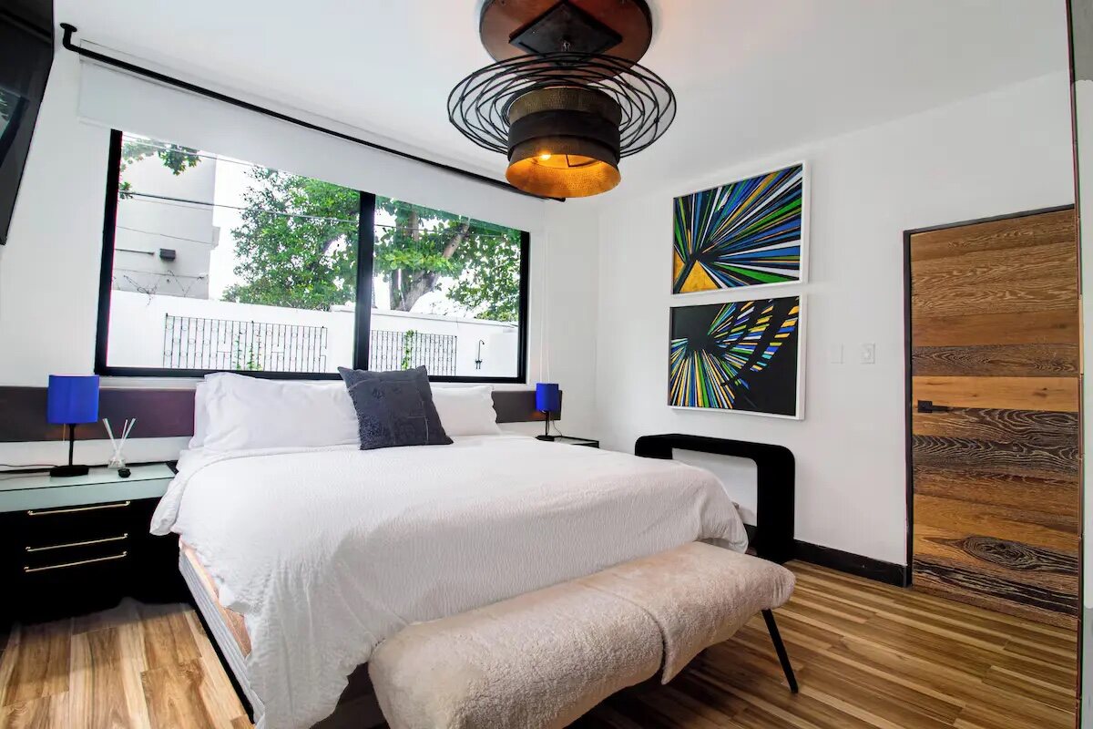 Luxury Room, 1 King Bed, Connecting Rooms, Pool View - bedroom