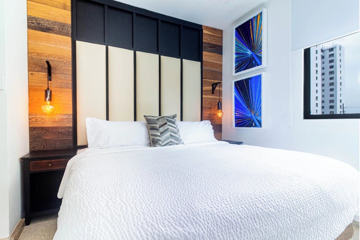 Comfort Room, 1 King Bed - bedroom