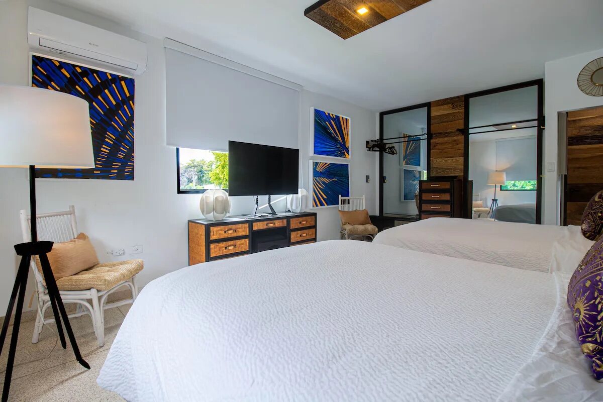 Elite Double Room, 2 Queen Beds, City View - bedroom