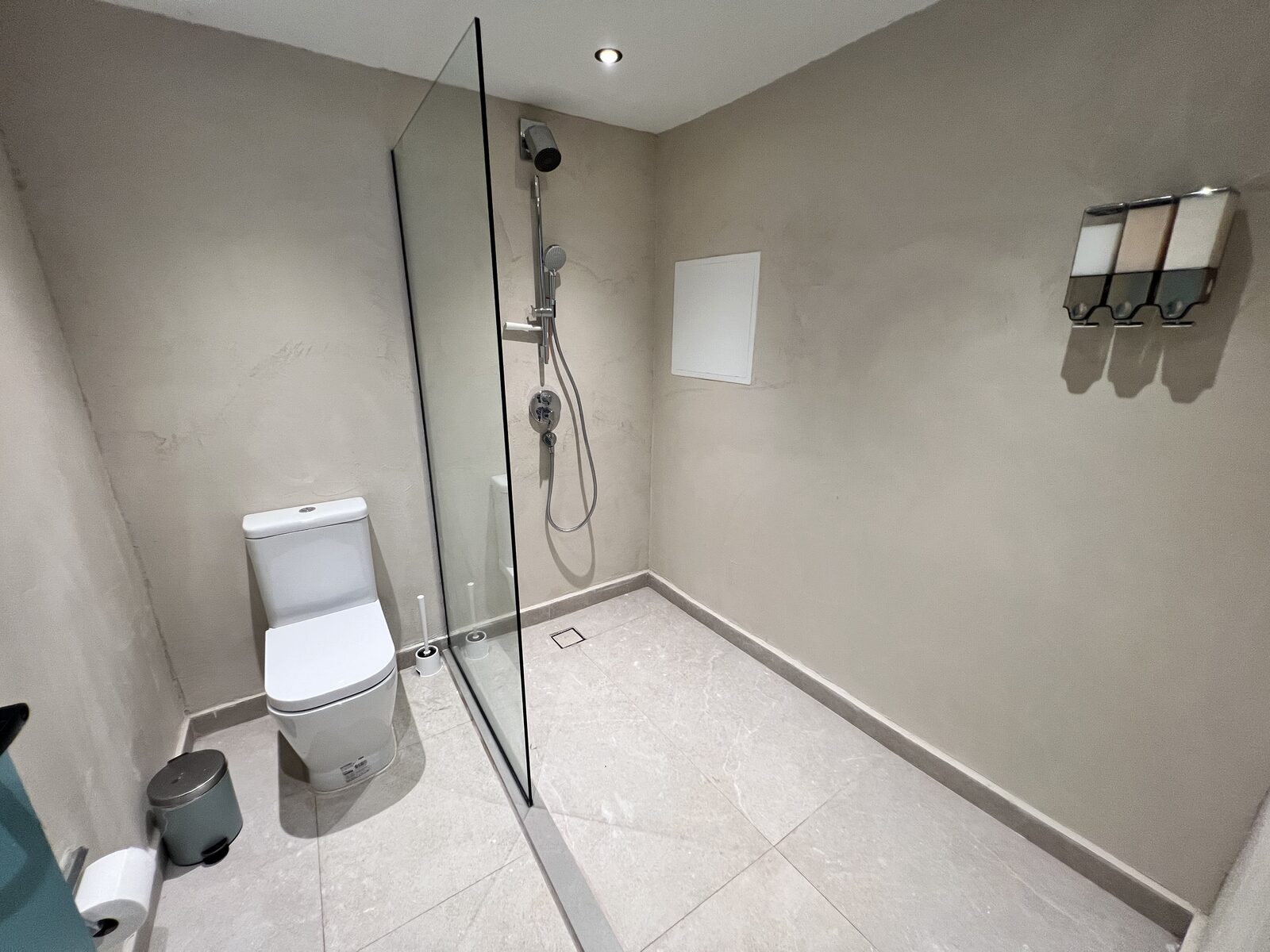 Garden Room - bathroom