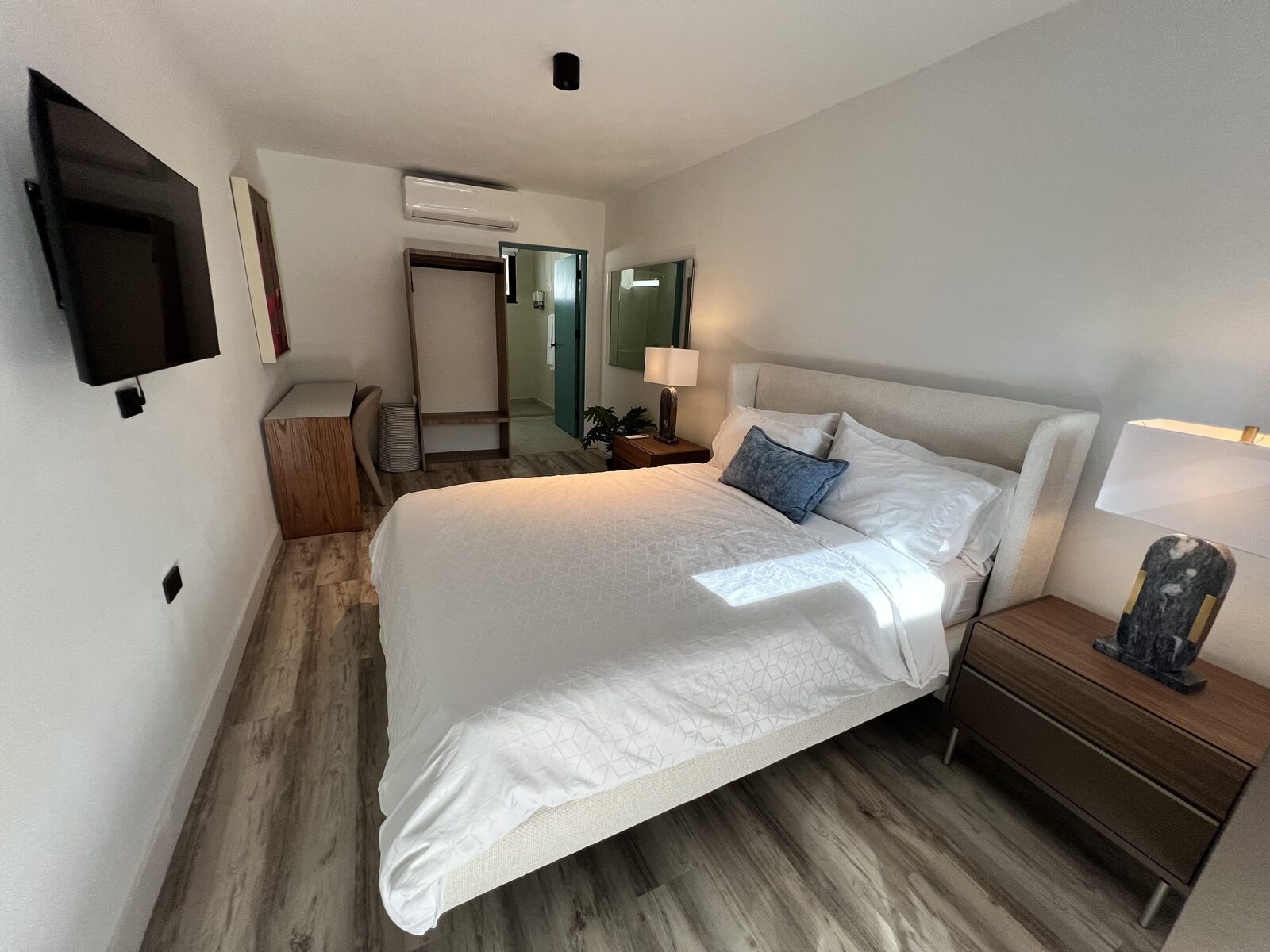 Garden Queen Room - bedroom