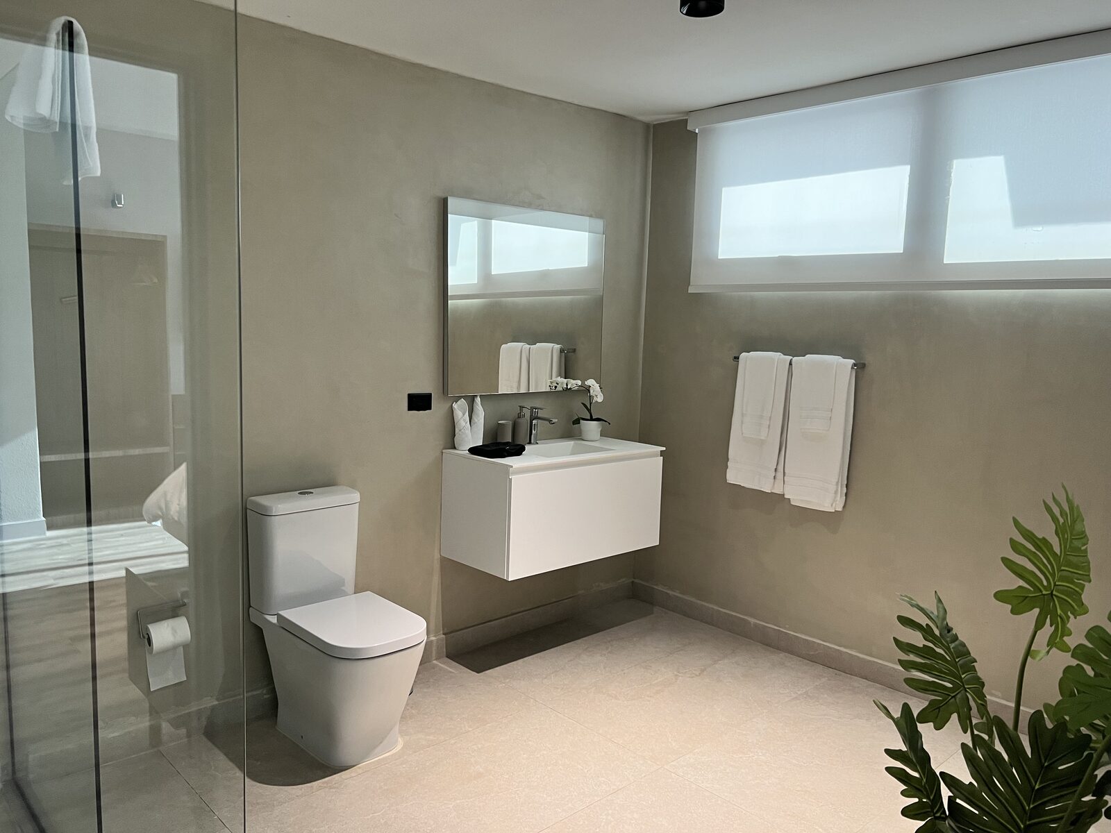 Ocean View Queen Suite - bathroom