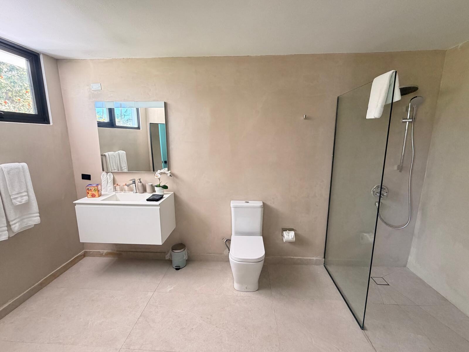 Garden King Room - bathroom