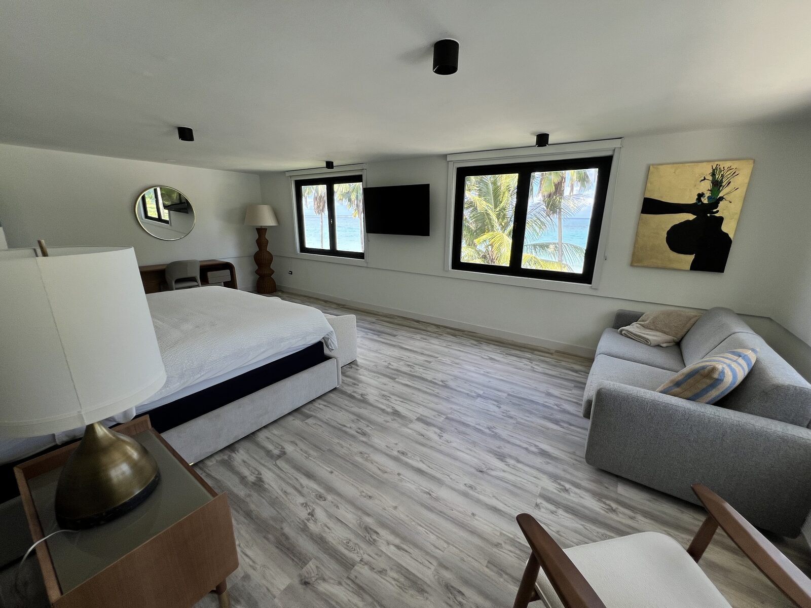 Grand Ocean View Suite - sitting area